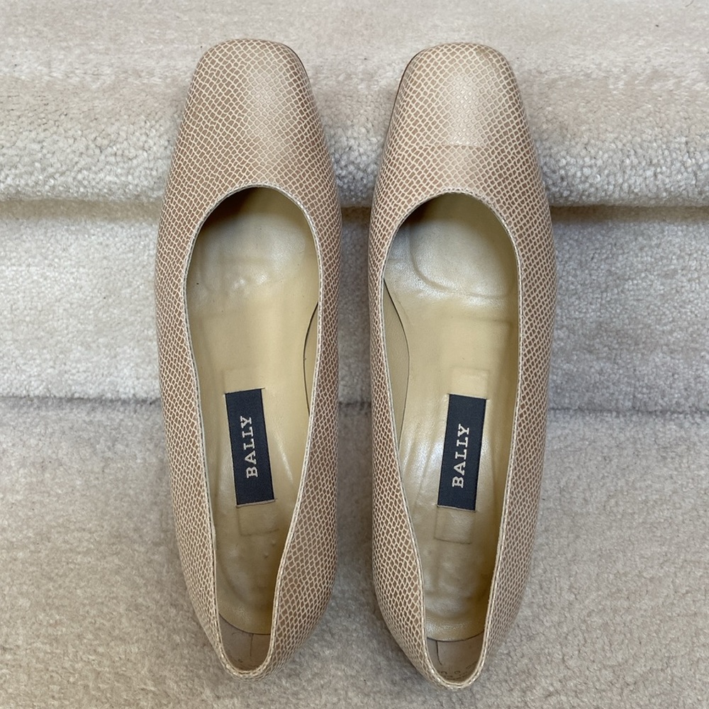 bally leather low heel pumps